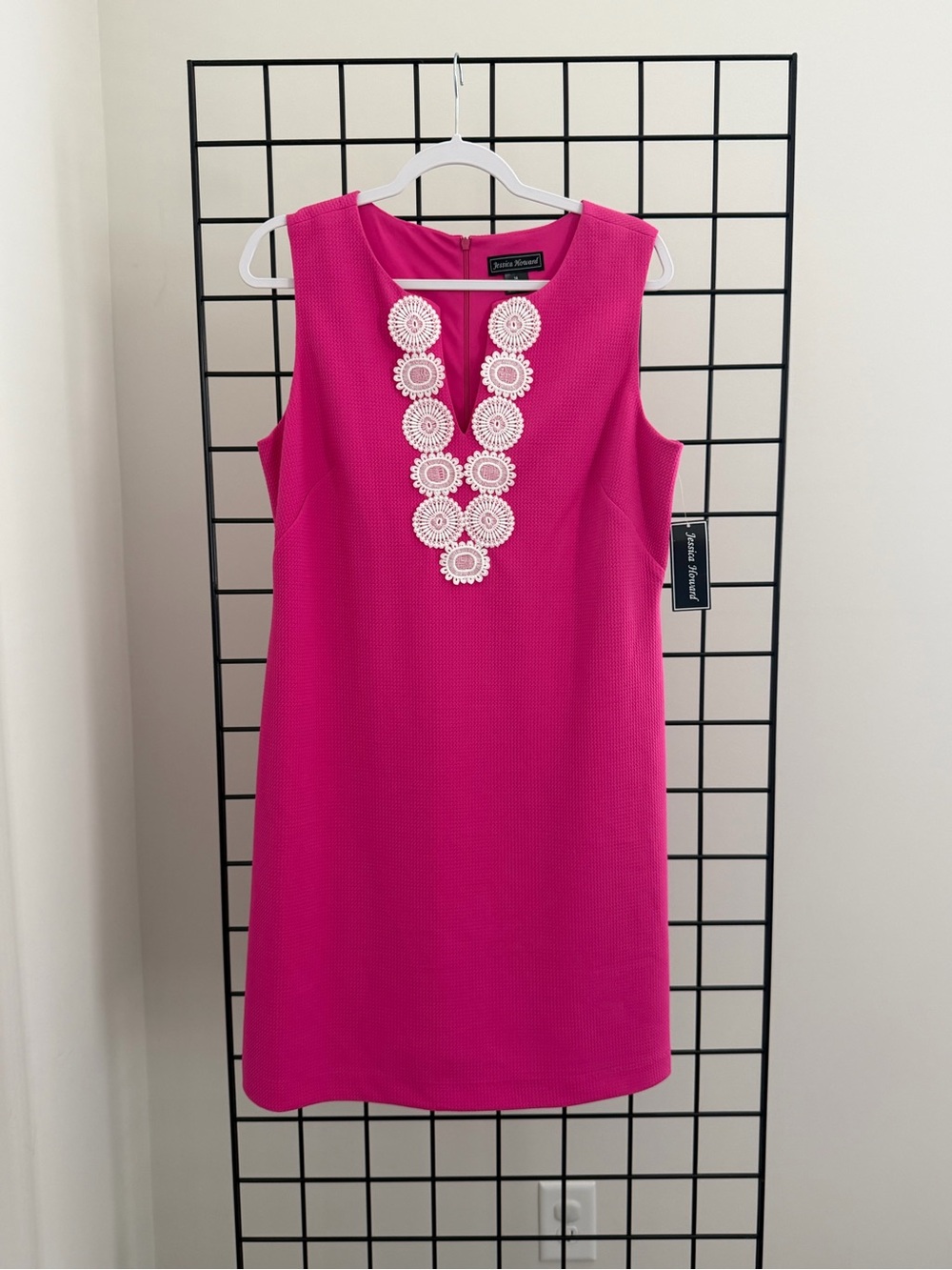 Jessica Howard Hot Pink Sleeveless Sheath Dress with White Applique
